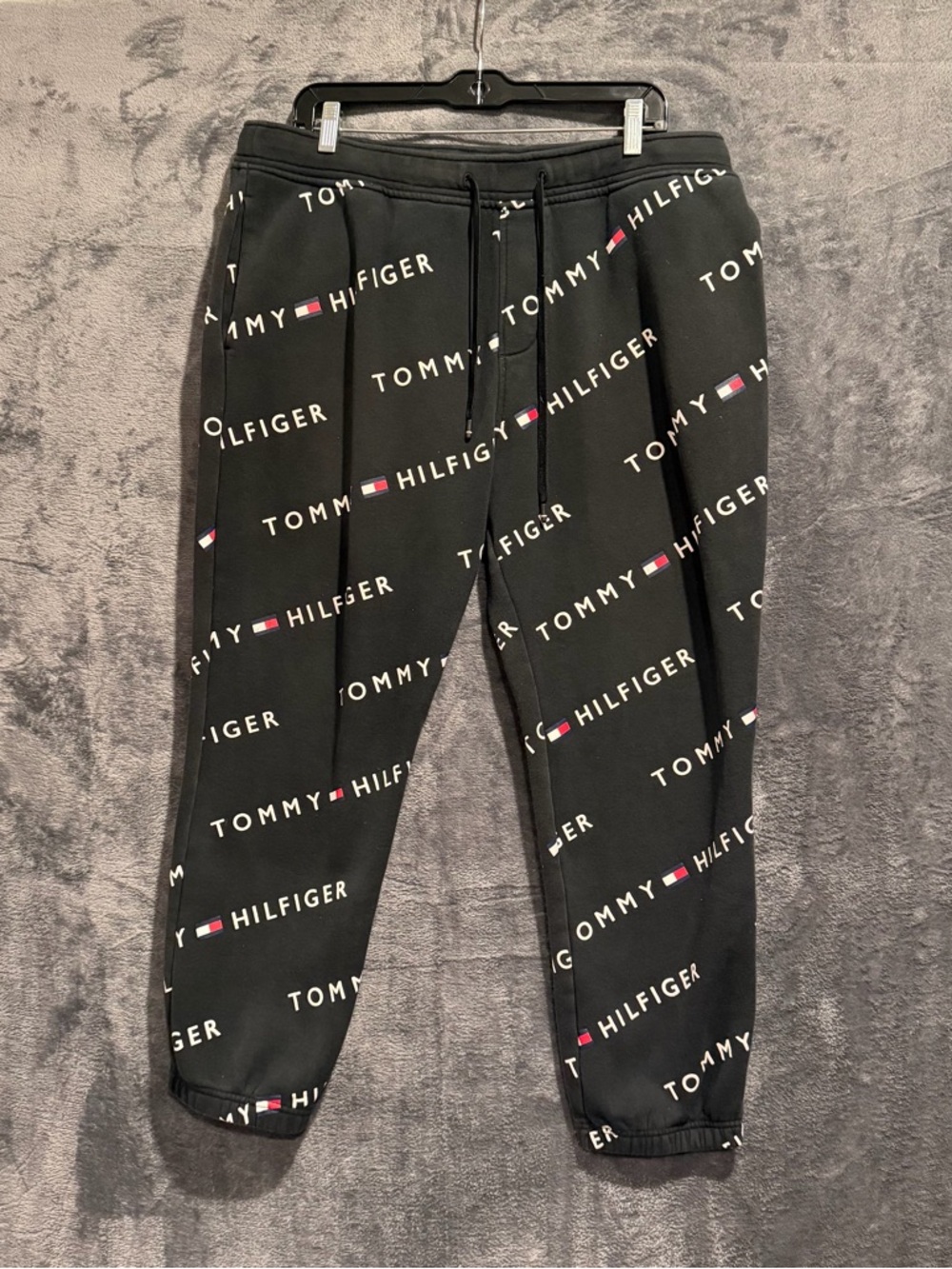 Tommy Hilfiger Black Logo-Print Jogger Sweatpants Men Large Pockets Drawstring